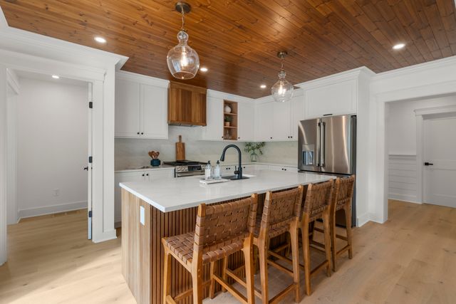 10 Laurel Lane, Forestdale, MA 02644