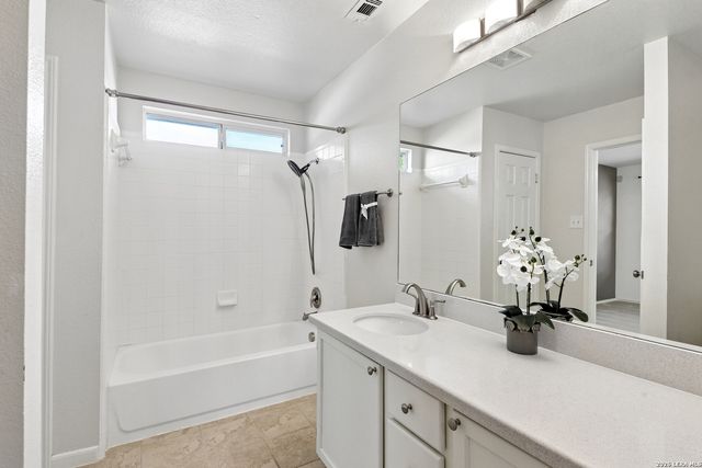 9022 Meadow Spgs, Universal City, TX 78148