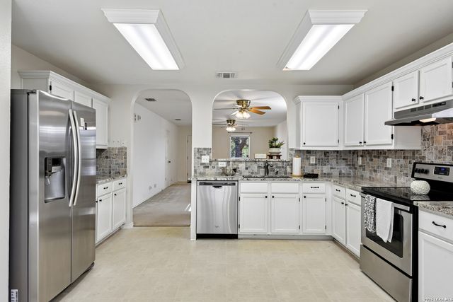 9022 Meadow Spgs, Universal City, TX 78148