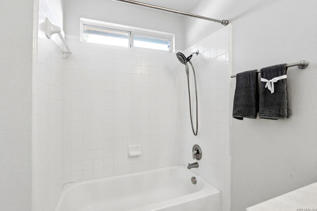 9022 Meadow Spgs, Universal City, TX 78148