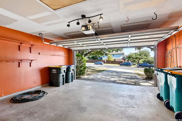 9022 Meadow Spgs, Universal City, TX 78148