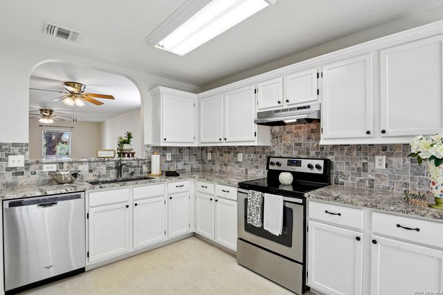 9022 Meadow Spgs, Universal City, TX 78148