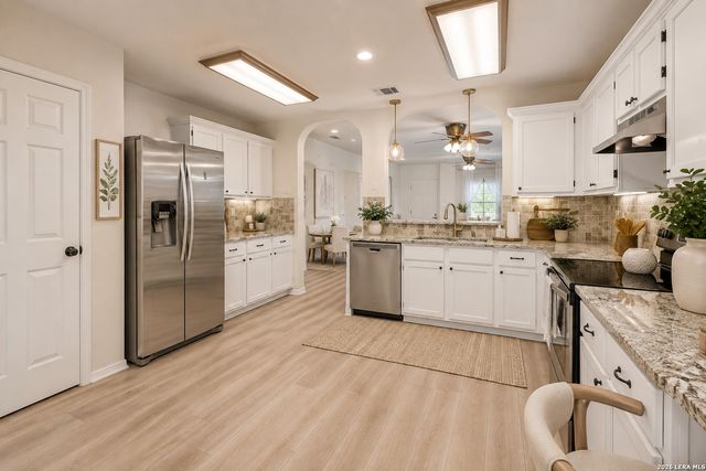 9022 Meadow Spgs, Universal City, TX 78148