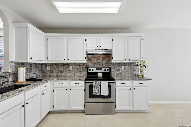 9022 Meadow Spgs, Universal City, TX 78148