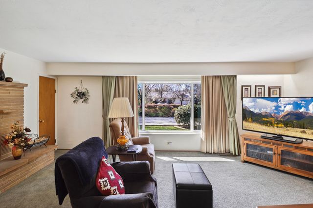 3283 Middleton Lane, Redding, CA 96002