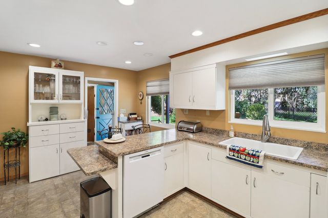 3283 Middleton Lane, Redding, CA 96002