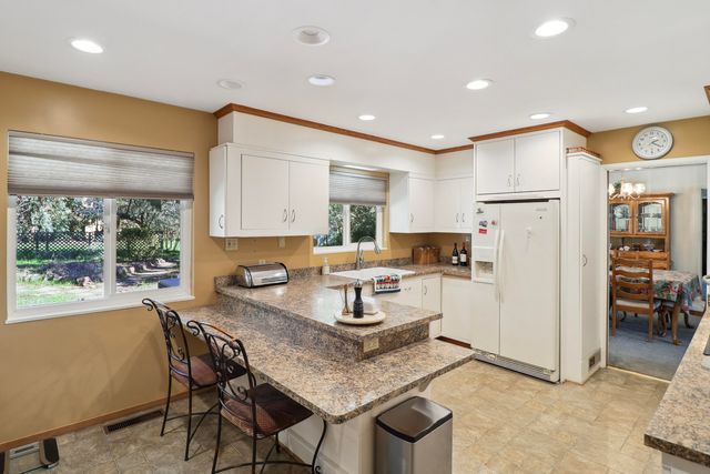 3283 Middleton Lane, Redding, CA 96002