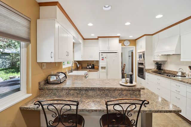 3283 Middleton Lane, Redding, CA 96002