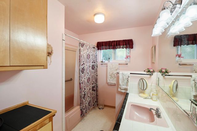 3283 Middleton Lane, Redding, CA 96002