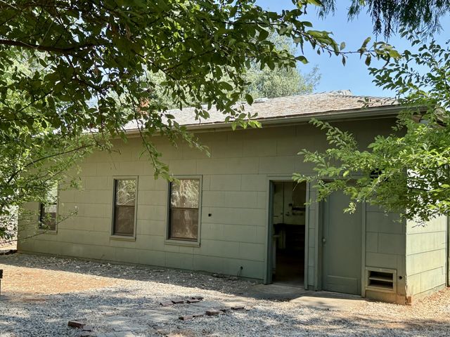 3283 Middleton Lane, Redding, CA 96002