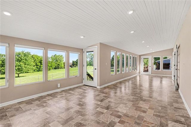 4000 W 215TH Street, Bucyrus, KS 66013