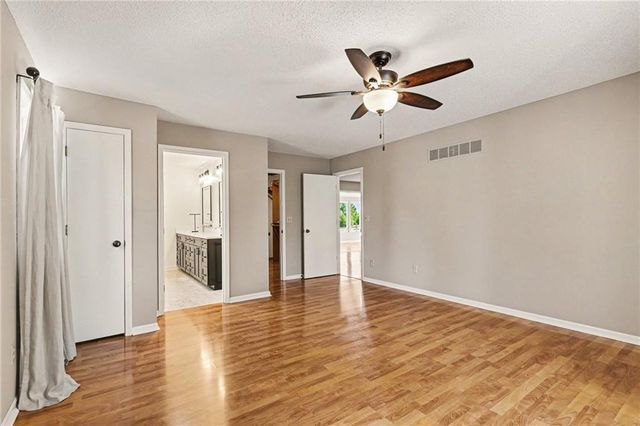 4000 W 215TH Street, Bucyrus, KS 66013
