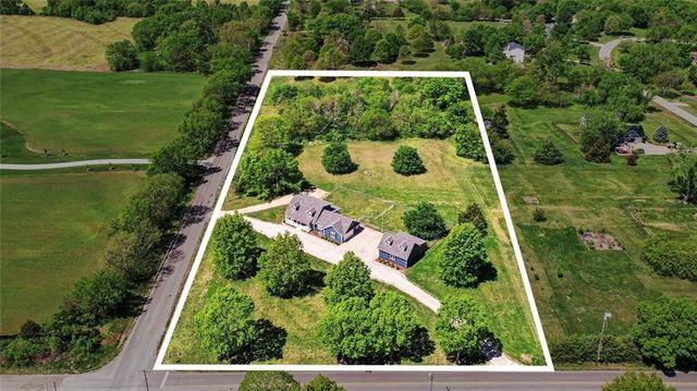 4000 W 215TH Street, Bucyrus, KS 66013
