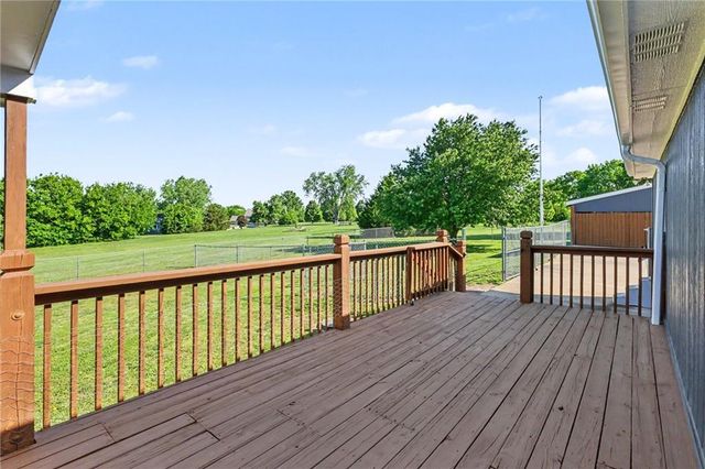 4000 W 215TH Street, Bucyrus, KS 66013