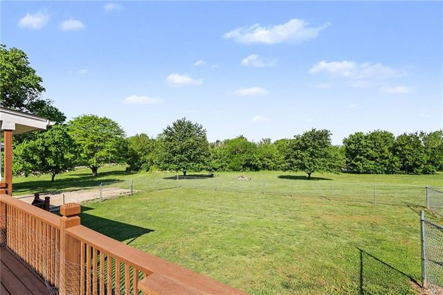 4000 W 215TH Street, Bucyrus, KS 66013