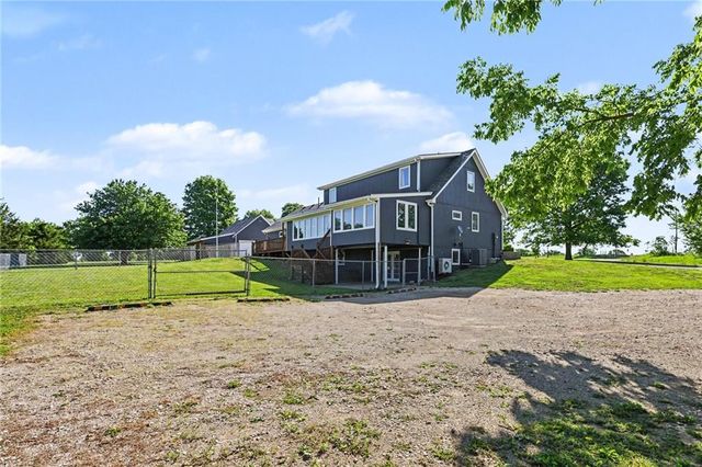 4000 W 215TH Street, Bucyrus, KS 66013