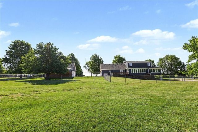 4000 W 215TH Street, Bucyrus, KS 66013