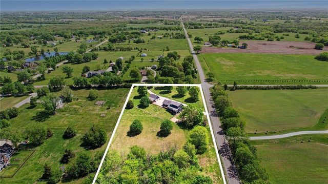 4000 W 215TH Street, Bucyrus, KS 66013