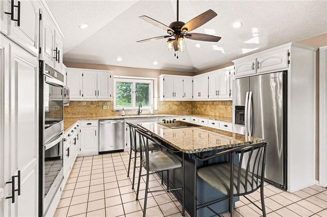4000 W 215TH Street, Bucyrus, KS 66013