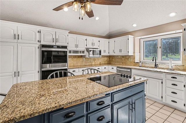 4000 W 215TH Street, Bucyrus, KS 66013
