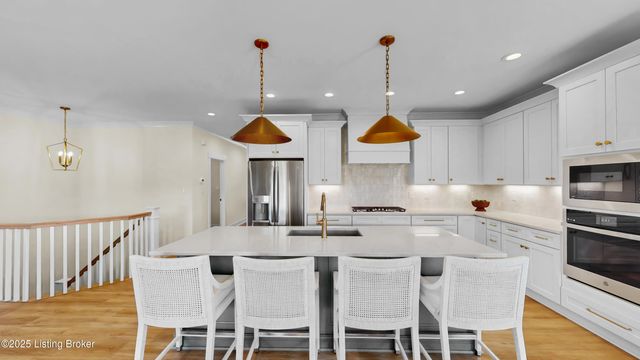 8003 Penny Rose Ct, Louisville, KY 40299