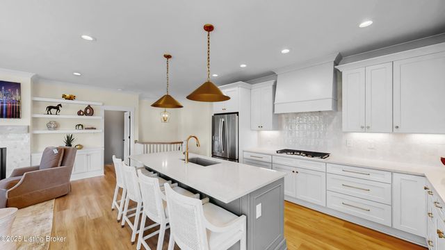 8003 Penny Rose Ct, Louisville, KY 40299