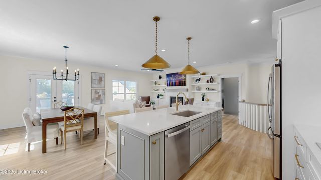 8003 Penny Rose Ct, Louisville, KY 40299