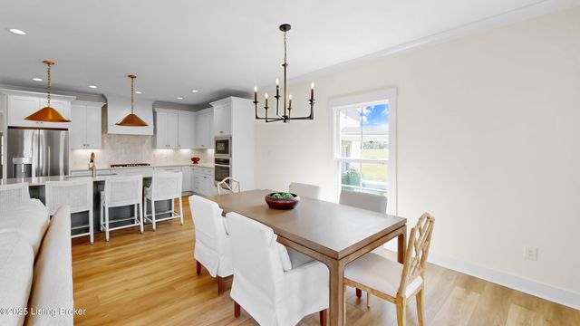 8003 Penny Rose Ct, Louisville, KY 40299