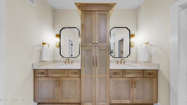 8003 Penny Rose Ct, Louisville, KY 40299