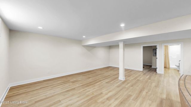 8003 Penny Rose Ct, Louisville, KY 40299