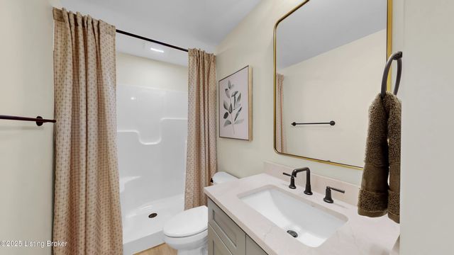 8003 Penny Rose Ct, Louisville, KY 40299