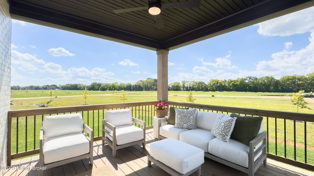 8003 Penny Rose Ct, Louisville, KY 40299