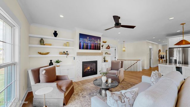 8003 Penny Rose Ct, Louisville, KY 40299