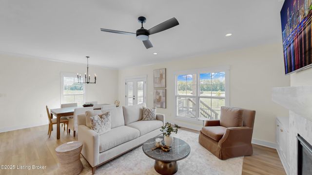 8003 Penny Rose Ct, Louisville, KY 40299