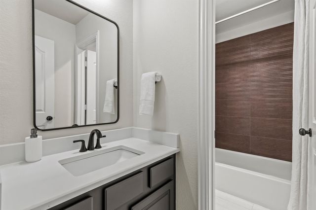 146 Shasta Drive, Lake Dallas, TX 75065