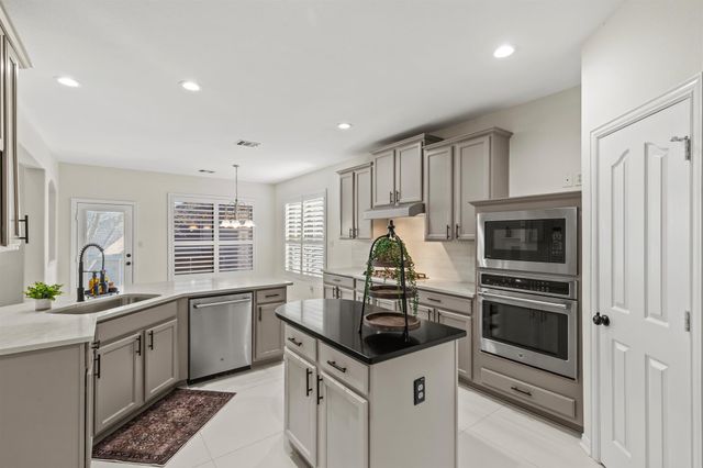 146 Shasta Drive, Lake Dallas, TX 75065