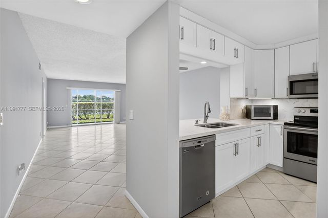 901 SW 128th Terrace 102A, Pembroke Pines, FL 33027