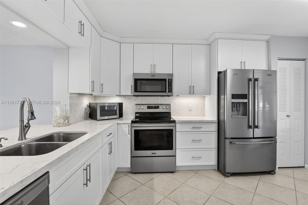 901 SW 128th Terrace 102A, Pembroke Pines, FL 33027