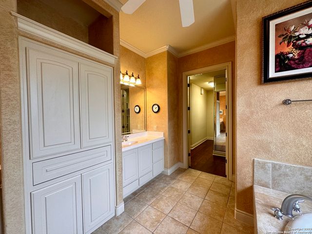 402 Cameron, San Antonio, TX 78258