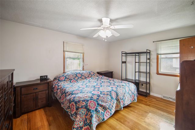 1705 Hillside Street, West Des Moines, IA 50265