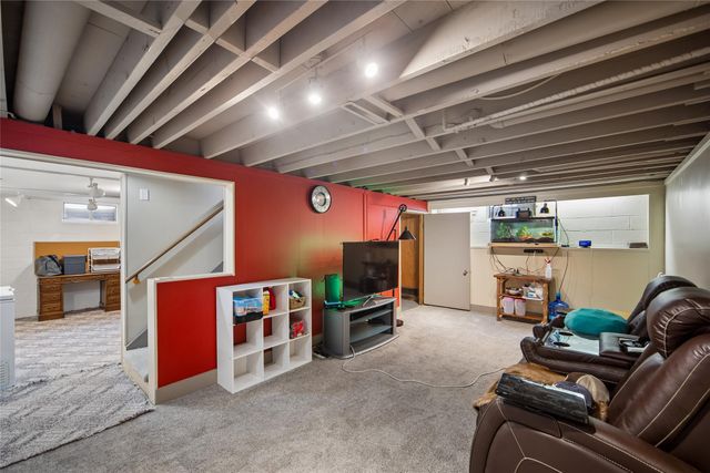 1705 Hillside Street, West Des Moines, IA 50265
