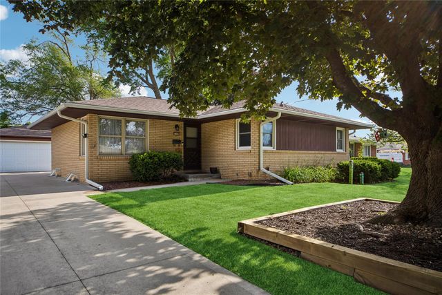 1705 Hillside Street, West Des Moines, IA 50265