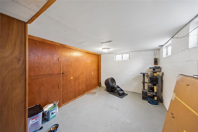 1705 Hillside Street, West Des Moines, IA 50265