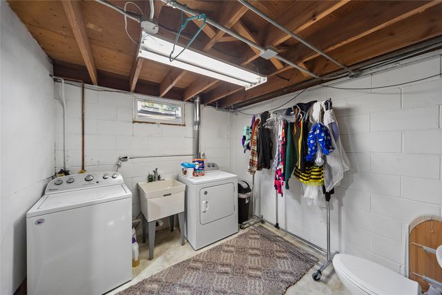 1705 Hillside Street, West Des Moines, IA 50265