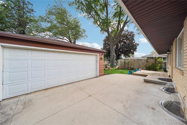1705 Hillside Street, West Des Moines, IA 50265