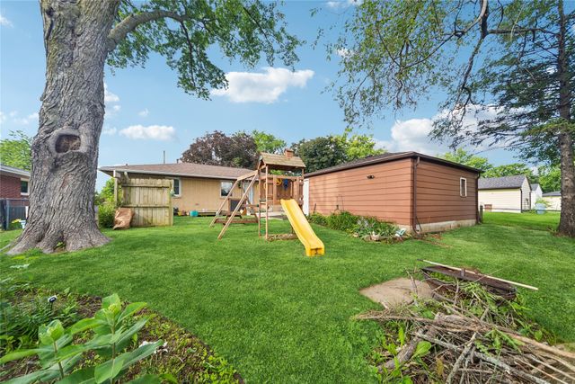 1705 Hillside Street, West Des Moines, IA 50265