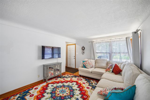 1705 Hillside Street, West Des Moines, IA 50265