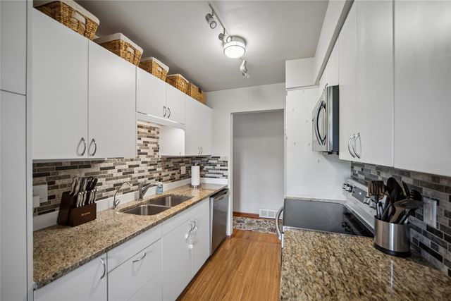 1705 Hillside Street, West Des Moines, IA 50265