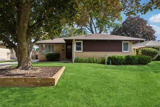 1705 Hillside Street, West Des Moines, IA 50265