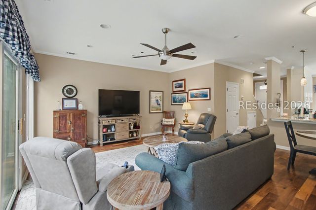 10 Yacht Cove Dr Apt 204, Hilton Head Island, SC 29928